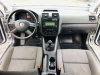 Begagnad VW Golf IV Trendline 102 HK (75 kW) 2004 Silver Halvkombi