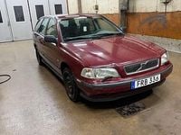 Begagnad Volvo V40 115 HK (84 kW) 1998 Röd Kombi