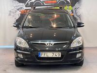 begagnad Hyundai i30 1.6 AUTOMAT 126HK HANDIKAPPANPASSAD BIL DRAG NY BESIKTAD