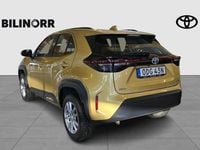 Begagnad Toyota Yaris Hybrid Active 117 HK (86 kW) 2023 Gul