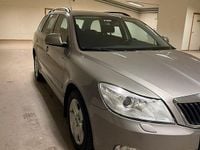 Begagnad Skoda Octavia Elegance 122 HK (89 kW) 2010 Brun Kombi
