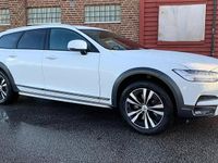 Begagnad Volvo V90 CC Momentum 190 HK (139 kW) 2019 Vit Kombi