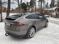 Begagnad Tesla Model X 311 kW (423 HK) 2016 Titanium metallic SUV