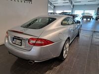 Begagnad Jaguar XK 385 HK (283 kW) 2010 Grå Sportkupé