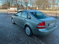 Begagnad Volvo S40 Kinetic 136 HK (100 kW) 2006 Ljusgrön Sedan