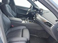 Begagnad BMW 530e Shadowline 2023 Grå Kombi