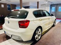 begagnad BMW 116 i 5-DÖRRAR M SPORT EURO 6 LÅGMILARE ÅRSKATT 2015, Halvkombi