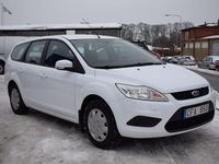 Begagnad Ford Focus Trend 101 HK (74 kW) 2010 Vit Kombi