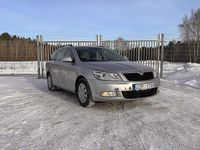 Begagnad Skoda Octavia Elegance 122 HK (89 kW) 2010 Silver Kombi