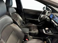 Begagnad MG MG4 EV 150 kW (204 HK) 2022 Vit Halvkombi