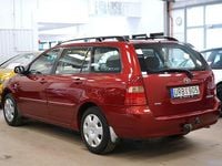 Begagnad Toyota Corolla 110 HK (80 kW) 2003 Rödmetallic Kombi