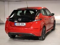 Begagnad Nissan Leaf Acenta 110 kW (150 HK) 2022 Röd Halvkombi