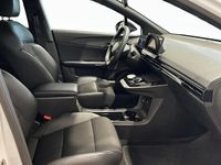 Begagnad MG MG4 EV Luxury 150 kW (204 HK) 2022 Vit (white) Halvkombi