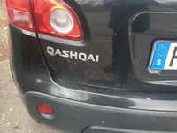 begagnad Nissan Qashqai säljer en fin bil.nybesiktad.panorama tak