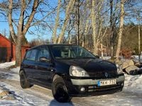Begagnad Renault Clio R.S. 75 HK (55 kW) 2006 Svart metallic Halvkombi
