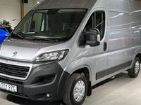 begagnad Peugeot Boxer Skåp PRO 2,2 BlueHDi L2H2 - Lastramp 2019, Minibuss