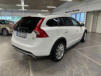 Begagnad Volvo V60 CC 190 HK (139 kW) 2016 Vit Kombi