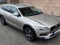 Begagnad Volvo V90 CC 197 HK (144 kW) 2023 Ljusgrå Kombi