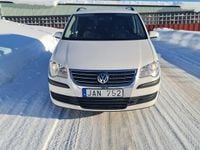 Begagnad VW Touran 105 HK (77 kW) 2009 Minibuss