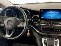 Begagnad Mercedes V300 Avantgarde 237 HK (174 kW) 2023 Grå Minibuss
