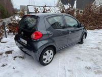 Begagnad Toyota Aygo 68 HK (50 kW) 2007 Grå metallic Halvkombi