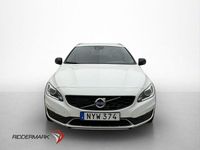 Begagnad Volvo V60 CC Momentum 150 HK (110 kW) 2016 Vit Kombi