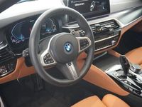 Begagnad BMW 545e M Sport 394 HK (289 kW) 2023 Grå/silver Sedan