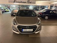 Begagnad Hyundai i30 Comfort 135 HK (99 kW) 2015 Brun Halvkombi