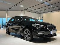 Begagnad BMW 118 Sport Line 136 HK (100 kW) 2022 Svart Halvkombi