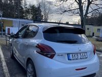 begagnad Peugeot 208 5-dörrar Style med panoramatak