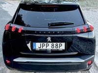 Begagnad Peugeot e-2008 Allure 100 kW (136 HK) 2022 Svart SUV