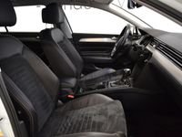 begagnad VW Passat Sportscombi Elegance 2.0 TDI Sportscombi 4Motion 200hk