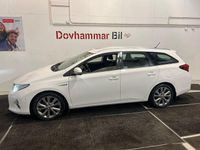 Begagnad Toyota Auris Hybrid Executive 136 HK (100 kW) 2014 Vit