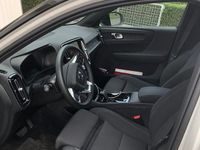 Begagnad Volvo XC40 Single Motor Extended Range 185 kW (252 HK) 2024 Crystal vit metallic SUV