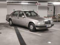 Begagnad Mercedes E200 118 HK (86 kW) 1990
