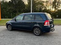 Begagnad Opel Zafira 125 HK (91 kW) 2010 Blå Minibuss