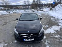 Begagnad Mercedes A180 122 HK (89 kW) 2014 Svart metalick