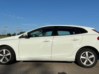 Begagnad Volvo V40 122 HK (89 kW) 2017 Vit Kombi