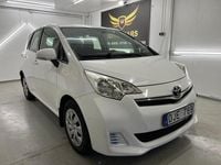 Begagnad Toyota Verso-S 99 HK (72 kW) 2012 Vit Minibuss