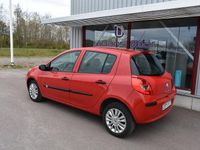 Begagnad Renault Clio II 75 HK (55 kW) 2006 Mörkröd Halvkombi