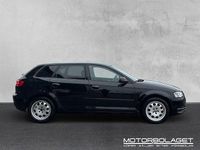 Begagnad Audi A3 Sportback Attraction 105 HK (77 kW) 2012 Svart Halvkombi