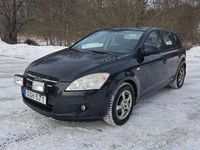 Begagnad Kia Ceed 90 HK (66 kW) 2008 Svart Halvkombi