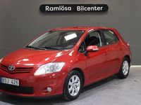 Begagnad Toyota Auris Plus 90 HK (66 kW) 2012 Mörkröd Halvkombi