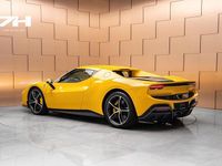 Begagnad Ferrari 296 830 HK (610 kW) 2023 Svart (gul) Sportkupé