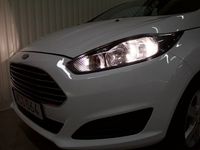 Begagnad Ford Fiesta 101 HK (74 kW) 2015 Vit Halvkombi