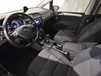 begagnad VW Touran 1.2 TSI BMT 16V B-VÄRM CARPLAY 16" 2017, SUV