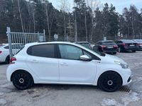 begagnad Peugeot 208 1.2 VTi 82hk Endast Style 7700 mil Panorama