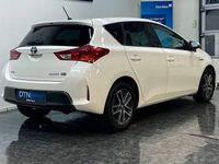 begagnad Toyota Auris 1.8-Hybrid Fullservad Välutrustad Välskött SNÅL 2015, Halvkombi