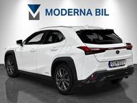 Begagnad Lexus UX 250h E-FOUR 184 HK (135 kW) 2019 Vit SUV