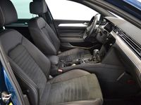 begagnad VW Passat Sportscombi Elegance 2.0 TDI 4Motion 200hk